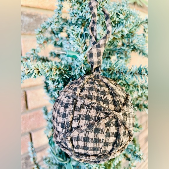 *Primitive Rag Balls Set of 3 Assorted Colors - Picture 9 of 12